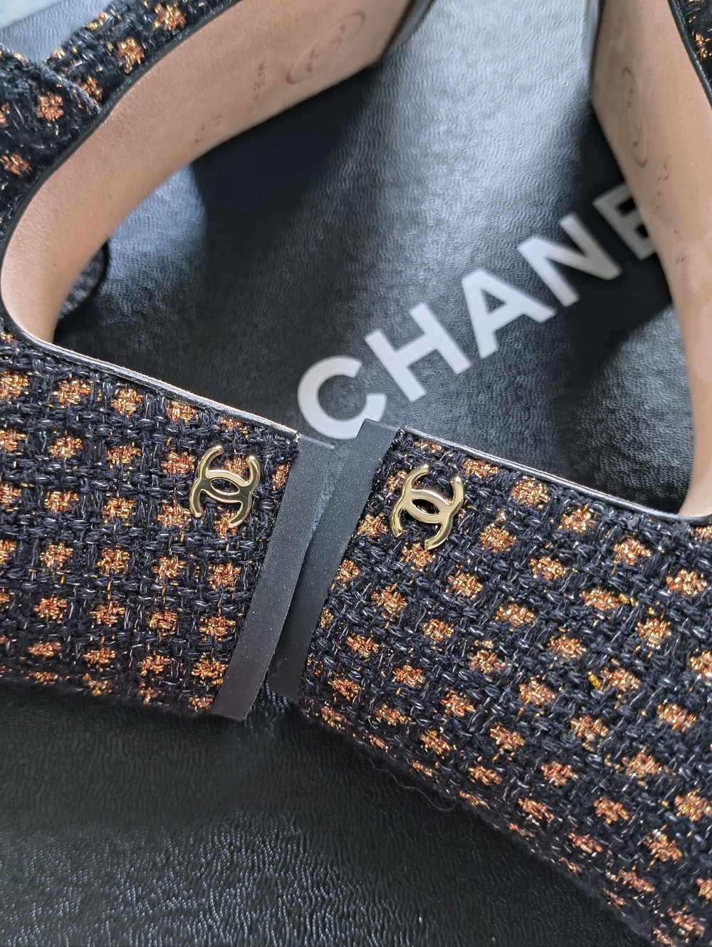 CHANEL 24C 😍 Tweed Slingbacks CC💋24C Coco Cap Toe 40 w/box 🎁☑️ - Picture 4 of 12